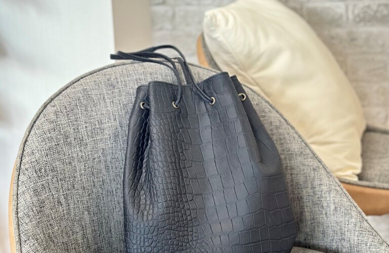 【大人の本革巾着バッグ】Maciolla leather factory